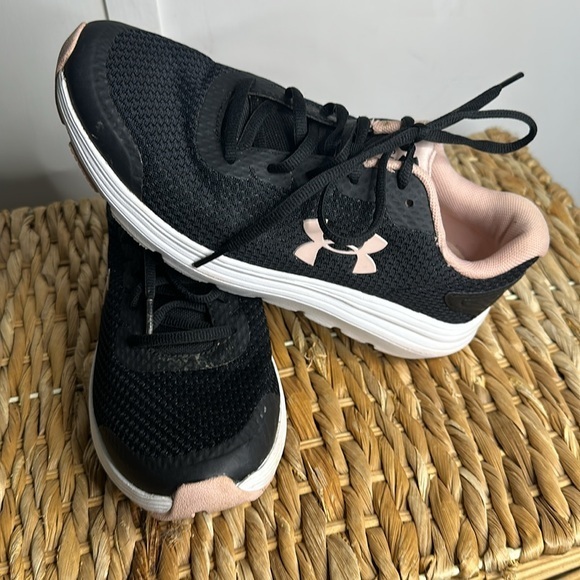 Under Armour sneakers size 7‎ - Picture 2 of 8